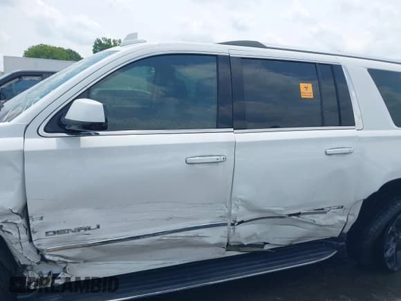 ✅ 2020 GMC Yukon XL Denali • VIN: 1GKS1HKJ6LR183578 • Lot: 42428543. Wystawiony na IAAI z przebiegiem 155 962 mil. Bezpłatny archiwum sprzedaży aukcyjnych z USA i szczegółowy raport historii pojazdu na DreamBid. Zdjęcie 14.