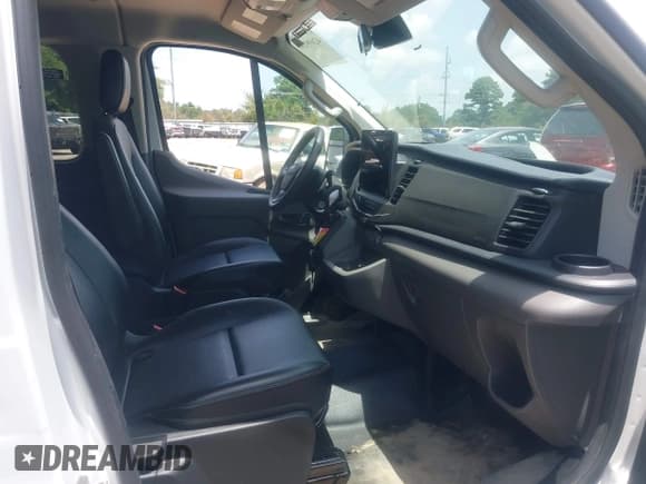 ✅ 2024 Ford Transit Passenger XL • VIN: 1FBAX9Y83RKB87058 • Lot: 42699200. Wystawiony na IAAI z przebiegiem 28 999 mil. Bezpłatny archiwum sprzedaży aukcyjnych z USA i szczegółowy raport historii pojazdu na DreamBid. Zdjęcie 5.