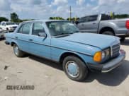 ✅ 1982 Mercedes-Benz 240 • VIN: WDBAB23A4CB292273 • Lot: 56853904. Wystawiony na Copart z przebiegiem 109 372 mil. Bezpłatny archiwum sprzedaży aukcyjnych z USA i szczegółowy raport historii pojazdu na DreamBid. Zdjęcie 4.