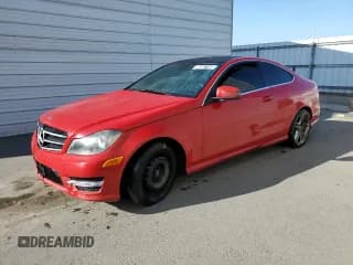✅ 2014 Mercedes-Benz C 250 • VIN: WDDGJ4HB0EG203192 • Лот: 80507145. Опубликован ранее на Copart с пробегом 145 830 миль. Бесплатный доступ к архиву аукционных продаж из США и подробный отчёт об истории автомобиля на DreamBid. Изображение 1.