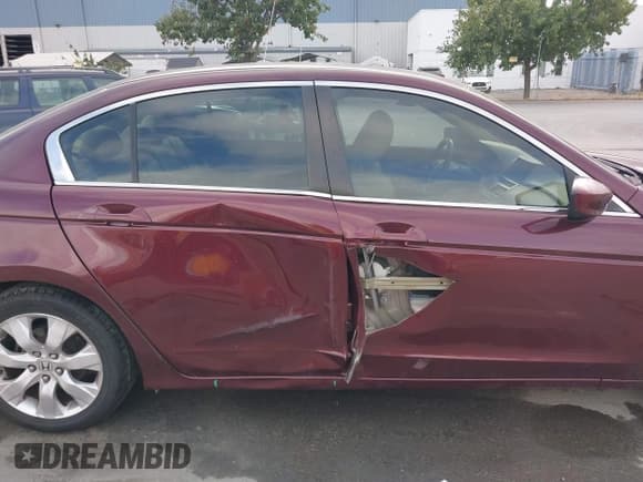 ✅ 2008 Honda Accord EX-L • VIN: 1HGCP26878A046739 • Lot: 43610247. Wystawiony na IAAI z przebiegiem 178 666 mil. Bezpłatny archiwum sprzedaży aukcyjnych z USA i szczegółowy raport historii pojazdu na DreamBid. Zdjęcie 6.