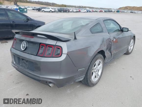 ✅ 2014 Ford Mustang V6 • VIN: 1ZVBP8AM3E5250098 • Лот: 43476055. Опубликован ранее на IAAI с пробегом 110 559 миль. Бесплатный доступ к архиву аукционных продаж из США и подробный отчёт об истории автомобиля на DreamBid. Изображение 4.