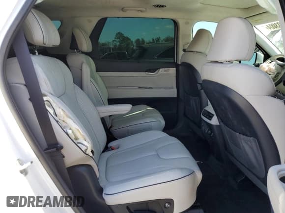 ✅ 2024 Hyundai Palisade Calligraphy • VIN: KM8R7DGE1RU756031 • Лот: 77303004. Опубликован ранее на Copart с пробегом 8 560 миль. Бесплатный доступ к архиву аукционных продаж из США и подробный отчёт об истории автомобиля на DreamBid. Изображение 11.