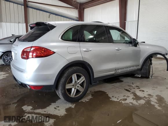 ✅ 2011 Porsche Cayenne S • VIN: WP1AB2A20BLA44574 • Lot: 62054345. Listed on Copart with Not provided. Free auction sales archive from the USA and detailed vehicle history report at DreamBid. Image 3.