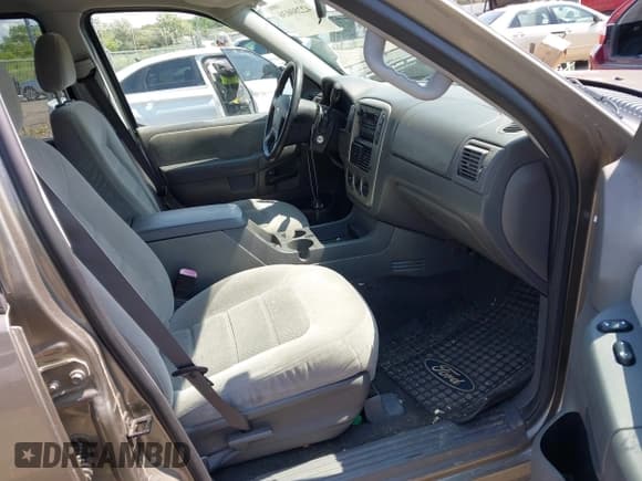 ✅ 2005 Ford Explorer XLT • VIN: 1FMZU73E85ZA17672 • Lot: 42280036. Wystawiony na IAAI z przebiegiem 211 536 mil. Bezpłatny archiwum sprzedaży aukcyjnych z USA i szczegółowy raport historii pojazdu na DreamBid. Zdjęcie 5.