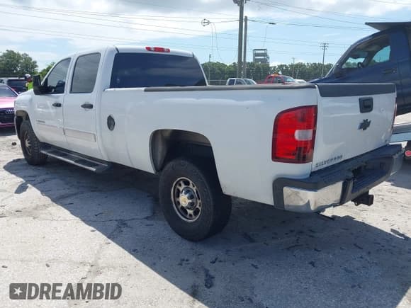 ✅ 2008 Chevrolet Silverado 2500HD 1LT • VIN: 1GCHC23648F108250 • Lot: 42503346. Wystawiony na IAAI z przebiegiem 306 258 mil. Bezpłatny archiwum sprzedaży aukcyjnych z USA i szczegółowy raport historii pojazdu na DreamBid. Zdjęcie 3.