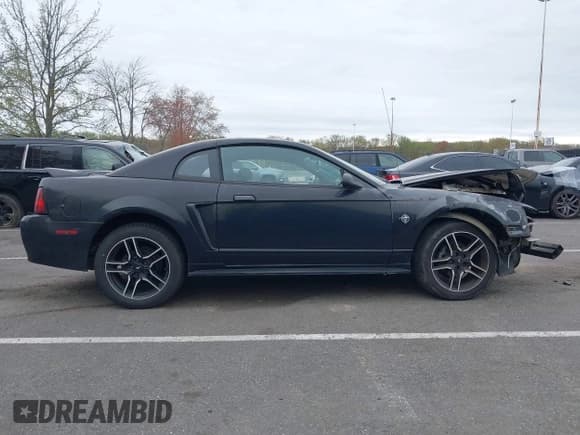 ✅ 1999 Ford Mustang • VIN: 1FAFP4040XF157766 • Lot: 42059696. Wystawiony na IAAI z przebiegiem 133 287 mil. Bezpłatny archiwum sprzedaży aukcyjnych z USA i szczegółowy raport historii pojazdu na DreamBid. Zdjęcie 13.