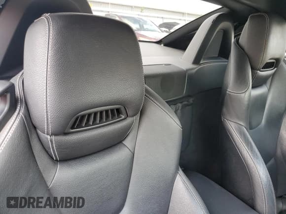 ✅ 2012 Mercedes-Benz SLK 350 • VIN: WDDPK5HA5CF008413 • Лот: 60976735. Опубликован ранее на Copart с пробегом 100 587 миль. Бесплатный доступ к архиву аукционных продаж из США и подробный отчёт об истории автомобиля на DreamBid. Изображение 10.