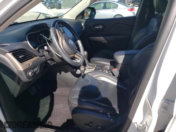 ✅ 2017 Jeep Cherokee Latitude • VIN: 1C4PJMCS5HW579771 • Lot: 85541845. Listed on Copart with 79,911 mi. Free auction sales archive from the USA and detailed vehicle history report at DreamBid. Image 7.