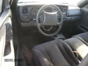 ✅ 2000 Dodge Dakota • VIN: 1B7GL22X6YS730796 • Lot: 75739534. Wystawiony na Copart z przebiegiem 227 457 mil. Bezpłatny archiwum sprzedaży aukcyjnych z USA i szczegółowy raport historii pojazdu na DreamBid. Zdjęcie 8.