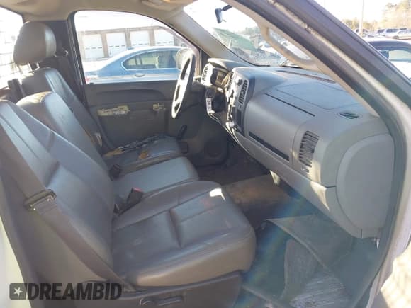 ✅ 2013 Chevrolet Silverado 2500HD Work Truck • VIN: 1GC0CVCG8DF200821 • Lot: 41566276. Wystawiony na IAAI z przebiegiem 325 319 mil. Bezpłatny archiwum sprzedaży aukcyjnych z USA i szczegółowy raport historii pojazdu na DreamBid. Zdjęcie 5.