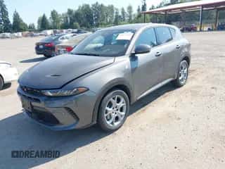 2024 Dodge Hornet R/T z VIN ZACPDFCW1R3A29169, wystawiony jako IAAI lot #42817430 z przebiegiem 10 698 mil mil oraz . Historia ofert i sprzedaży dostępna na DreamBid. Obrazek 2.