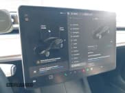 ✅ 2021 Tesla Model 3 Long Range • VIN: 5YJ3E1EB6MF974958 • Lot: 43416718. Wystawiony na IAAI z przebiegiem 95 773 mil. Bezpłatny archiwum sprzedaży aukcyjnych z USA i szczegółowy raport historii pojazdu na DreamBid. Zdjęcie 18.