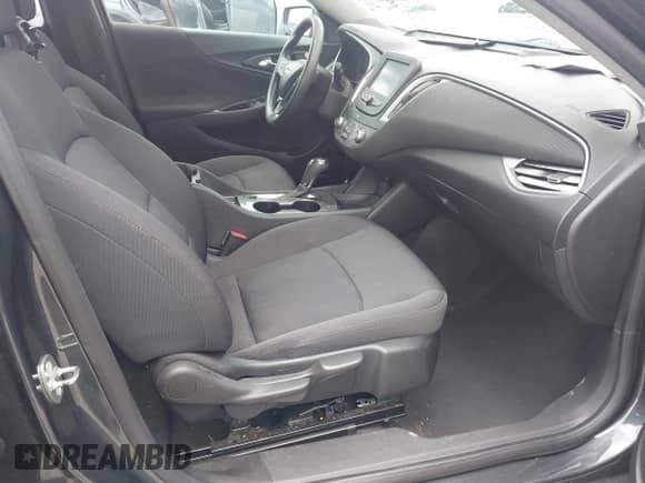 2018 Chevrolet Malibu LS z VIN 1G1ZC5ST2JF152520, wystawiony jako IAAI lot #42891086 z przebiegiem 172 468 mil mil oraz . Historia ofert i sprzedaży dostępna na DreamBid. Obrazek 5.