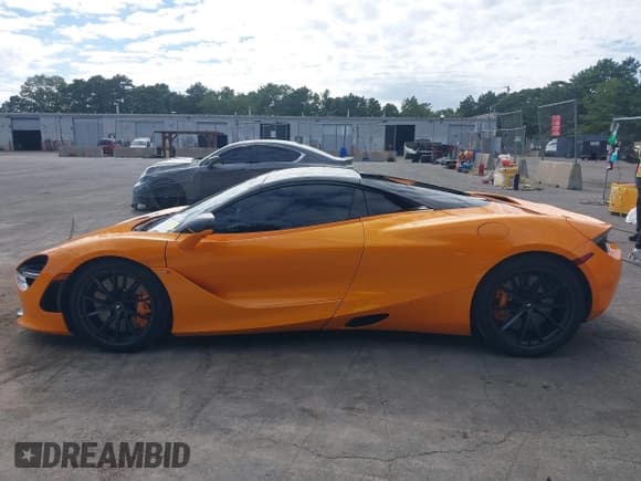 ✅ 2022 McLaren 720S • VIN: SBM14FCA0NW006618 • Lot: 42990713. Listed on IAAI with 7,312 mi. Free auction sales archive from the USA and detailed vehicle history report at DreamBid. Image 14.