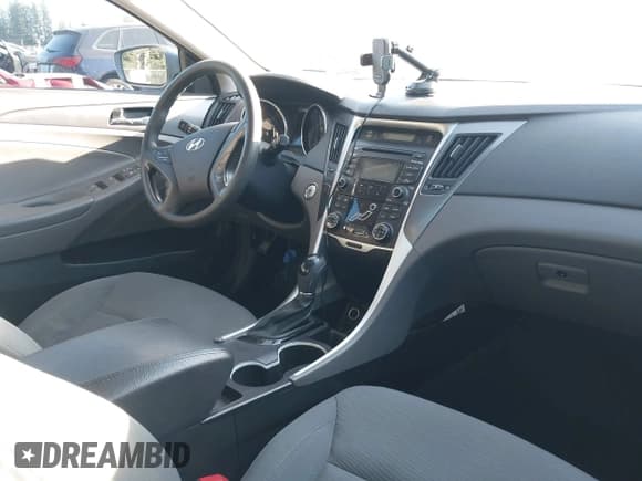 ✅ 2013 Hyundai Sonata Limited • VIN: KMHEC4A47DA051397 • Лот: 43230966. Опубликован ранее на IAAI с пробегом 130 559 миль. Бесплатный доступ к архиву аукционных продаж из США и подробный отчёт об истории автомобиля на DreamBid. Изображение 5.