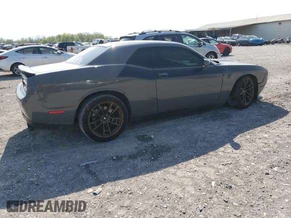 ✅ 2017 Dodge Challenger T/A 392 • VIN: 2C3CDZFJ7HH517684 • Lot: 55335295. Wystawiony na Copart z przebiegiem 88 493 mil. Bezpłatny archiwum sprzedaży aukcyjnych z USA i szczegółowy raport historii pojazdu na DreamBid. Zdjęcie 3.