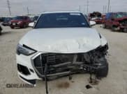 ✅ 2019 Audi Q3 Premium • VIN: WA1AECF3XK1084053 • Lot: 67948242. Wystawiony na Copart z przebiegiem 39 954 mil. Bezpłatny archiwum sprzedaży aukcyjnych z USA i szczegółowy raport historii pojazdu na DreamBid. Zdjęcie 5.