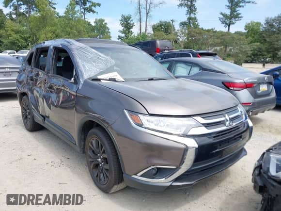 2018 Mitsubishi Outlander SE with VIN JA4AD3A38JZ018658, listed as a IAAI auction lot 43073998 with 118,207 mi miles and . Bid and sale history available at DreamBid. Image 1.