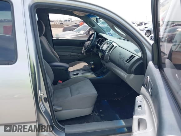 ✅ 2014 Toyota Tacoma PreRunner • VIN: 3TMJU4GN1EM173354 • Lot: 42021686. Listed on IAAI with 101,138 mi. Free auction sales archive from the USA and detailed vehicle history report at DreamBid. Image 5.