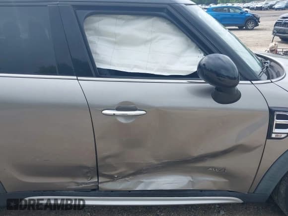 ✅ 2018 MINI Countryman Cooper • VIN: WMZYV5C39J3E02982 • Lot: 42384795. Wystawiony na IAAI z przebiegiem 74 599 mil. Bezpłatny archiwum sprzedaży aukcyjnych z USA i szczegółowy raport historii pojazdu na DreamBid. Zdjęcie 6.