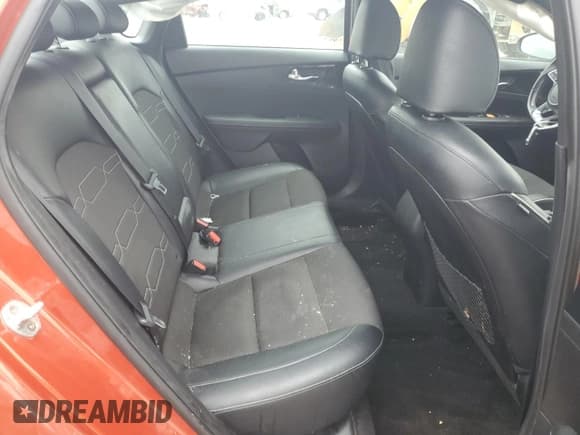 ✅ 2021 Kia Forte GT-Line • VIN: 3KPF34ADXME268562 • Lot: 85673435. Wystawiony na Copart z przebiegiem 56 471 mil. Bezpłatny archiwum sprzedaży aukcyjnych z USA i szczegółowy raport historii pojazdu na DreamBid. Zdjęcie 10.