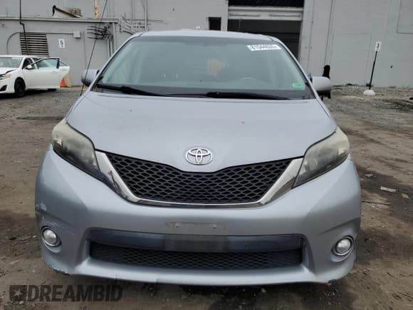 ✅ 2011 Toyota Sienna SE • VIN: 5TDXK3DC6BS045507 • Lot: 81544635. Listed on Copart with 157,867 mi. Free auction sales archive from the USA and detailed vehicle history report at DreamBid. Image 5.