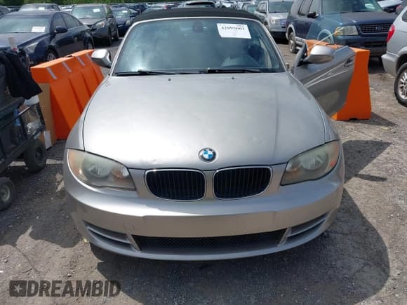 ✅ 2011 BMW 1 Series 128i • VIN: WBAUL7C5XBVE87044 • Lot: 42095602. Listed on IAAI with 163,049 mi. Free auction sales archive from the USA and detailed vehicle history report at DreamBid. Image 6.