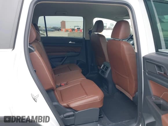 ✅ 2023 Volkswagen Atlas SE • VIN: 1V2WP2CA2PC527423 • Lot: 41929349. Listed on IAAI with 33,884 mi. Free auction sales archive from the USA and detailed vehicle history report at DreamBid. Image 8.