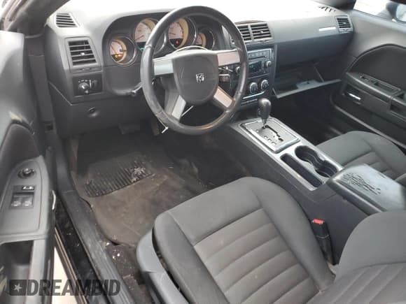 ✅ 2010 Dodge Challenger SE • VIN: 2B3CJ4DV0AH159879 • Lot: 45016735. Wystawiony na Copart z przebiegiem 192 201 mil. Bezpłatny archiwum sprzedaży aukcyjnych z USA i szczegółowy raport historii pojazdu na DreamBid. Zdjęcie 8.