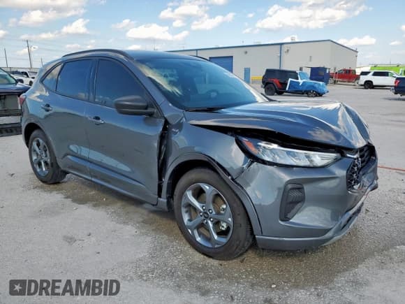 ✅ 2024 Ford Escape ST-Line • VIN: 1FMCU0MN4RUA15724 • Lot: 82097495. Wystawiony na Copart z przebiegiem 39 917 mil. Bezpłatny archiwum sprzedaży aukcyjnych z USA i szczegółowy raport historii pojazdu na DreamBid. Zdjęcie 4.