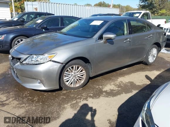 ✅ 2015 Lexus ES 330 • VIN: JTHBK1GG0F2173394 • Lot: 43490280. Listed on IAAI with 90,766 mi. Free auction sales archive from the USA and detailed vehicle history report at DreamBid. Image 2.