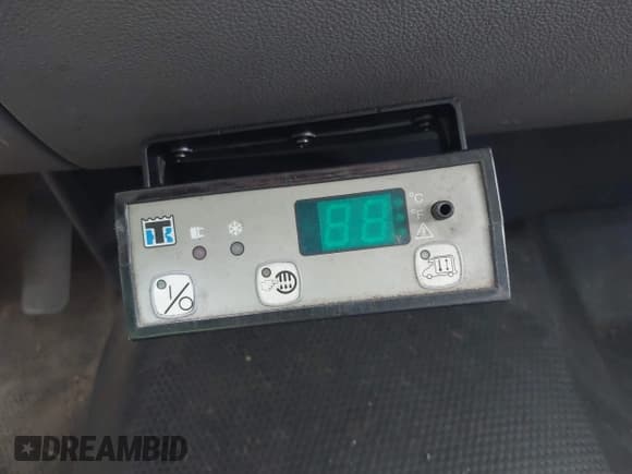 ✅ 2012 Chevrolet Silverado 1500 Work Truck • VIN: 1GCNCPEX4CZ106138 • Lot: 42618201. Listed on IAAI with 307,583 mi. Free auction sales archive from the USA and detailed vehicle history report at DreamBid. Image 18.