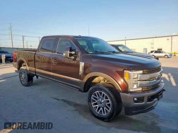 ✅ 2018 Ford F-250 Platinum • VIN: 1FT7W2BT0JED00173 • Lot: 39546233. Wystawiony na Copart z przebiegiem 76 583 mil. Bezpłatny archiwum sprzedaży aukcyjnych z USA i szczegółowy raport historii pojazdu na DreamBid. Zdjęcie 4.