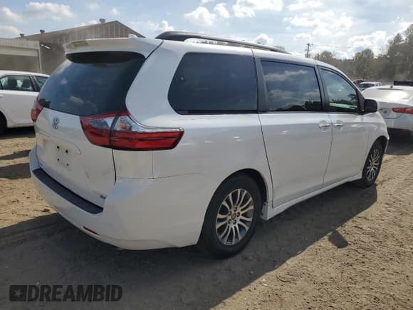 ✅ 2020 Toyota Sienna XLE Premium • VIN: 5TDYZ3DC6LS084776 • Lot: 93303175. Listed on Copart with 70,987 mi. Free auction sales archive from the USA and detailed vehicle history report at DreamBid. Image 3.