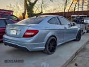 ✅ 2013 Mercedes-Benz C 250 • VIN: WDDGJ4HB0DF995087 • Lot: 96239855. Wystawiony na Copart z przebiegiem 104 348 mil. Bezpłatny archiwum sprzedaży aukcyjnych z USA i szczegółowy raport historii pojazdu na DreamBid. Zdjęcie 4.