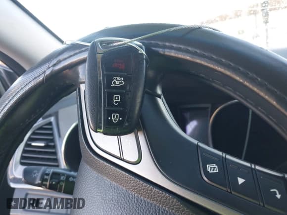 ✅ 2015 Hyundai Santa Fe Limited • VIN: KM8SRDHF1FU116691 • Лот: 43631175. Опубликован ранее на IAAI с пробегом 130 323 миль. Бесплатный доступ к архиву аукционных продаж из США и подробный отчёт об истории автомобиля на DreamBid. Изображение 11.