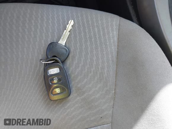 ✅ 2014 Hyundai Elantra SE • VIN: 5NPDH4AE5EH517638 • Lot: 43684583. Listed on IAAI with 161,922 mi. Free auction sales archive from the USA and detailed vehicle history report at DreamBid. Image 11.