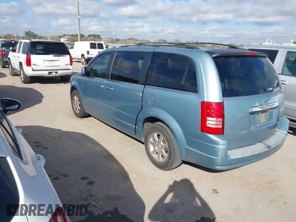 ✅ 2008 Chrysler Town & Country Touring • VIN: 2A8HR54PX8R790821 • Lot: 43646839. Listed on IAAI with 184,083 mi. Free auction sales archive from the USA and detailed vehicle history report at DreamBid. Image 3.