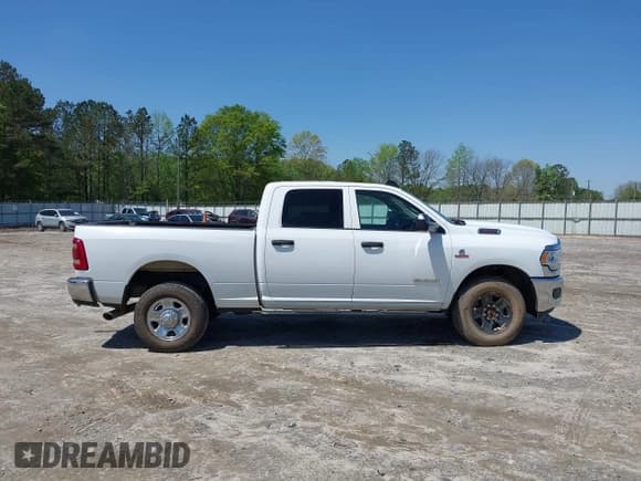 ✅ 2020 Ram 2500 Tradesman • VIN: 3C6UR5CLXLG217797 • Lot: 41994981. Wystawiony na IAAI z przebiegiem 209 325 mil. Bezpłatny archiwum sprzedaży aukcyjnych z USA i szczegółowy raport historii pojazdu na DreamBid. Zdjęcie 13.