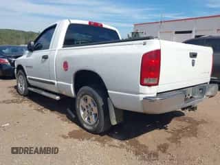 2005 Dodge 1500 ST z VIN 1D7HA16K05J606162, wystawiony jako IAAI lot #43451338 z przebiegiem 301 916 mil mil oraz . Historia ofert i sprzedaży dostępna na DreamBid. Obrazek 3.