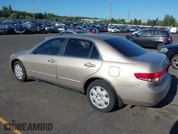 ✅ 2003 Honda Accord LX • VIN: 1HGCM66303A079689 • Лот: 42989732. Опубликован ранее на IAAI с пробегом 188 817 миль. Бесплатный доступ к архиву аукционных продаж из США и подробный отчёт об истории автомобиля на DreamBid. Изображение 3.