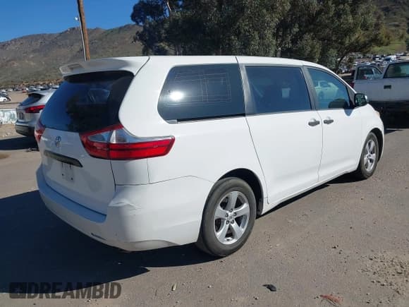 ✅ 2015 Toyota Sienna L • VIN: 5TDZK3DCXFS670488 • Lot: 43847021. Listed on IAAI with 247,395 mi. Free auction sales archive from the USA and detailed vehicle history report at DreamBid. Image 4.