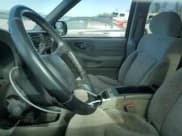 ✅ 2001 Chevrolet Blazer LT • VIN: 1GNDT13W01K239026 • Lot: 49073315. Wystawiony na Copart z przebiegiem 296 019 mil. Bezpłatny archiwum sprzedaży aukcyjnych z USA i szczegółowy raport historii pojazdu na DreamBid. Zdjęcie 7.