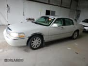 ✅ 2006 Lincoln Town Car Signature Limited • VIN: 1LNHM82VX6Y647333 • Lot: 64834215. Listed on Copart with 197,409 mi. Free auction sales archive from the USA and detailed vehicle history report at DreamBid. Image 1.