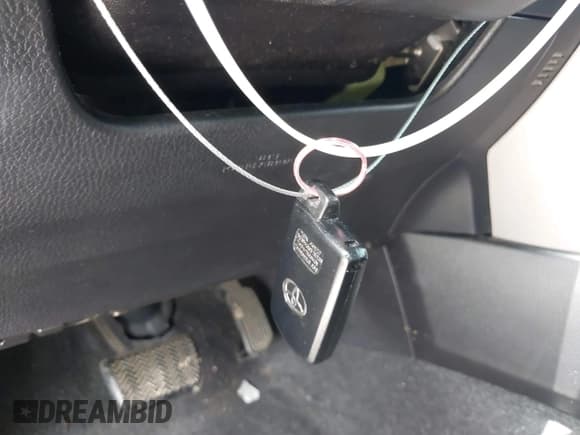 ✅ 2018 Toyota RAV4 XLE • VIN: 2T3RFREV6JW818232 • Lot: 42438512. Listed on IAAI with 97,882 mi. Free auction sales archive from the USA and detailed vehicle history report at DreamBid. Image 11.