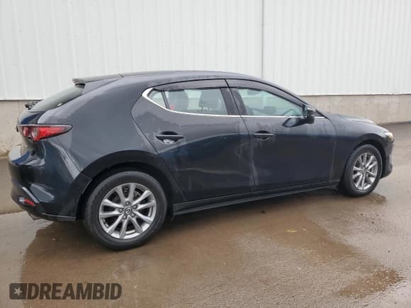 ✅ 2024 Mazda 3 S Preferred • VIN: JM1BPALM6R1704588 • Lot: 81643415. Wystawiony na Copart z przebiegiem 62 800 mil. Bezpłatny archiwum sprzedaży aukcyjnych z USA i szczegółowy raport historii pojazdu na DreamBid. Zdjęcie 3.
