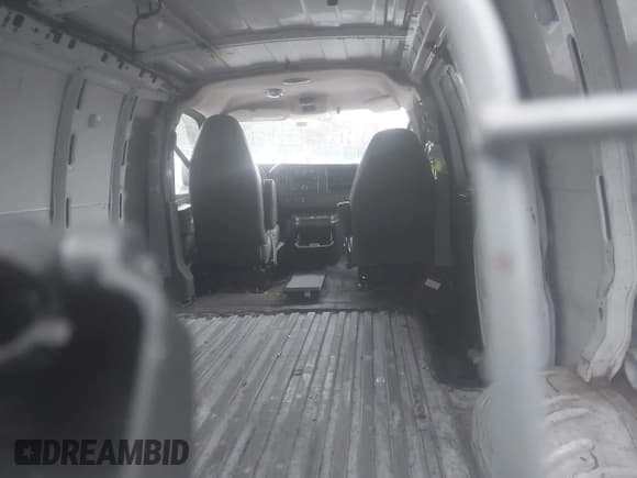 ✅ 2011 GMC Savana • VIN: 1GTZ7TFG6B1184611 • Lot: 42026298. Listed on IAAI with Not provided. Free auction sales archive from the USA and detailed vehicle history report at DreamBid. Image 8.