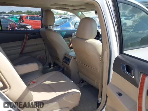 ✅ 2010 Toyota Highlander Limited • VIN: JTEYK3EH3A2106005 • Lot: 43308944. Listed on IAAI with 178,007 mi. Free auction sales archive from the USA and detailed vehicle history report at DreamBid. Image 8.