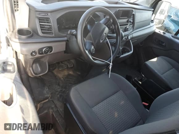 ✅ 2020 Ford Transit Cargo • VIN: 1FTBR3X80LKA28630 • Lot: 81219295. Wystawiony na Copart z przebiegiem 123 877 mil. Bezpłatny archiwum sprzedaży aukcyjnych z USA i szczegółowy raport historii pojazdu na DreamBid. Zdjęcie 8.